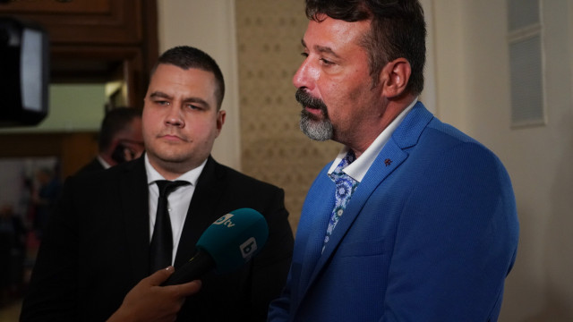 Снимка: ИТН се среща отново с БСП часове преди да върне мандата