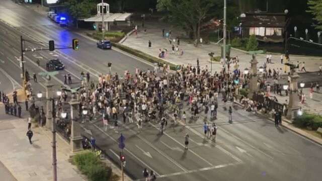 Протестиращите блокираха пл. „Орлов мост“ в София (ВИДЕО)