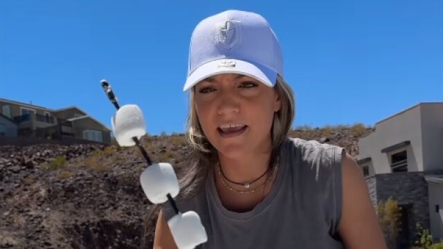 Снимка: Инфлуенсърка си приготви храна при адски жеги от 47°C (СНИМКИ + ВИДЕО)