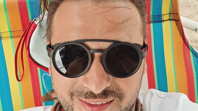 Снимка: Александър Сано сподели забавни моменти с внучката си (СНИМКА)