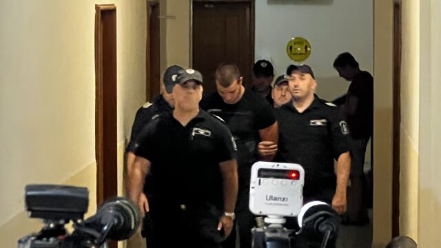 Снимка: Полицаят, счупил челюстта на младеж край плаж „Градина“, остава в ареста