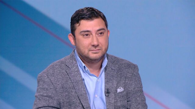 Снимка: Карлос Контрера за Васил Терзиев: Не върши работа, рита топка с инфлуенсър