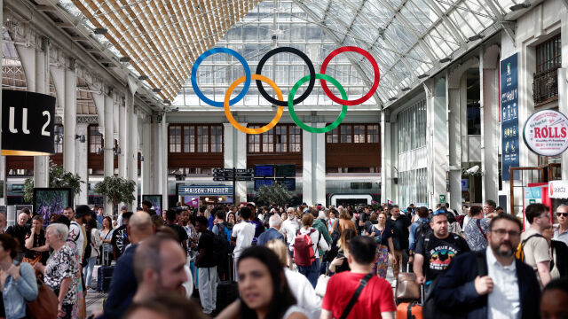 Снимка: Акредитации, облекло, химн и знаме: Работи ли БОК преди Игрите в Милано?