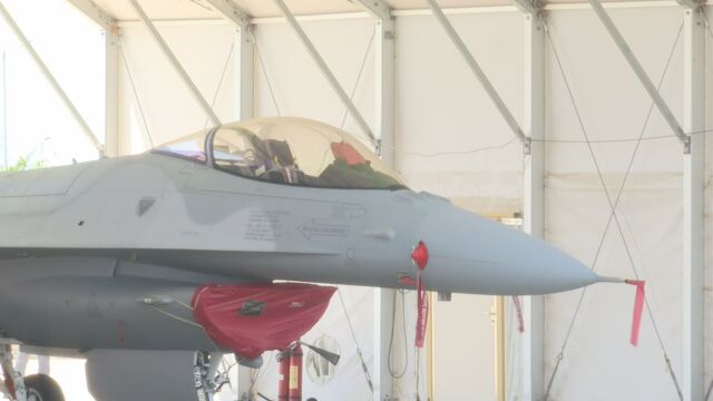 Заради изтребителите F-16: Спор между Румен Радев и министъра на отбраната