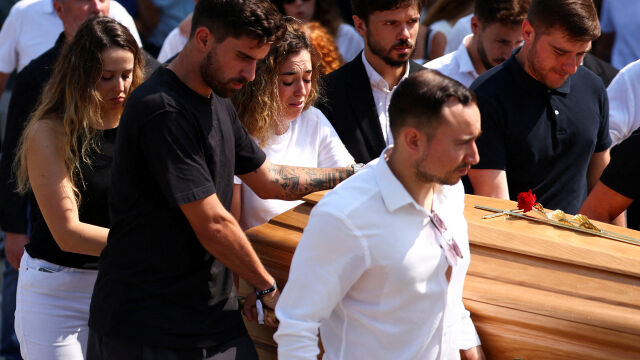 Снимка: Къде беше Роналдо, докато Жота го погребваха?