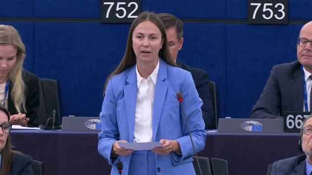 Снимка: Ева Майдел от трибуната на ЕП: Този доклад е много повече за всеки българин от последните 3 поколения
