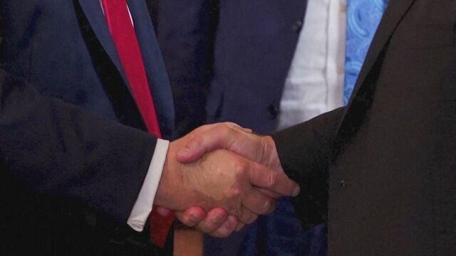 Снимка: След снимките със синини по ръцете: Какво точно му има на Доналд Тръмп?
