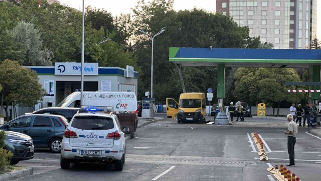 Метанова бутилка се взриви на бензиностанция, излетя в автомивка: Разследват инцидента