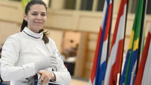 Снимка: Украинка напусна церемонията по награждаване заради Русия