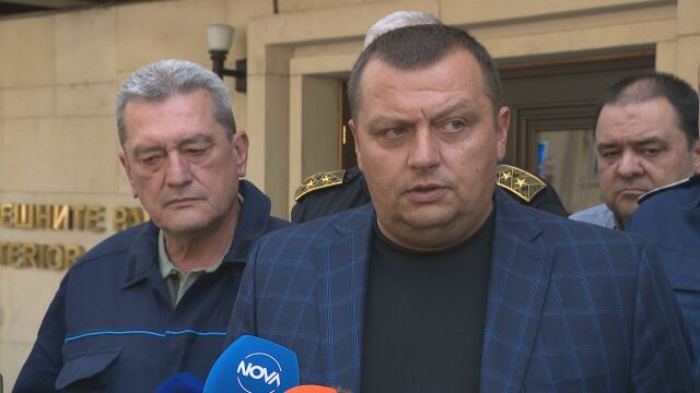 Щаб за огненото бедствие: Очаква се силен вятър, идва техника от Европа
