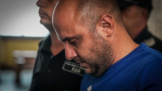 Съдът остави в ареста мъжа, заснет да подпалва борова гора край Велико Търново