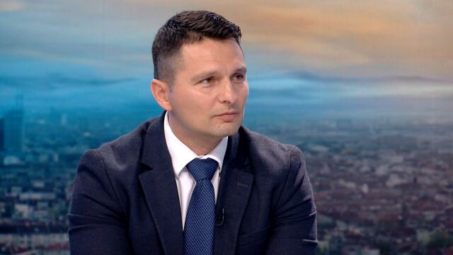 Снимка: Милен Трифонов: Не е проблемът, че Пеевски е пътувал, а кой е платил полетите
