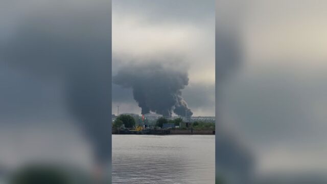 Снимка: Украйна удари голям петролен терминал в Санкт Петербург (ВИДЕО)