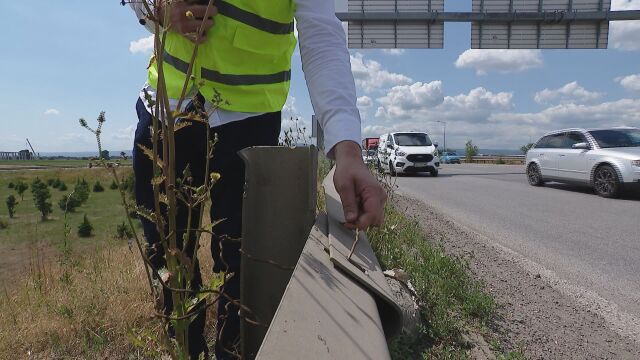 По зрителски сигнал: Мантинела на столичното околовръстно вече две години е хваната с тел