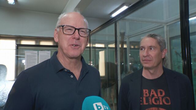 Снимка: Вокалистът на Bad Religion посети първо музей, преди да излезе на сцената