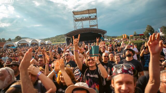 Снимка: Над 33 000 посетиха Долината на виното за Midalidare Rock (СНИМКИ)