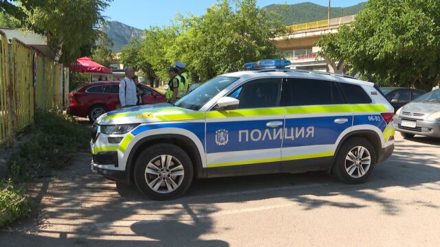 Снимка: „Кара му се. Каза, че иска да си се вози. Наказанието – порицание“: 17-годишен се вряза в патрулка след гонка
