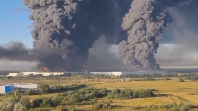 Снимка: Зеленски: Атакувахме две големи логистични съоръжения в Московска и Тамбовска област (ВИДЕО)
