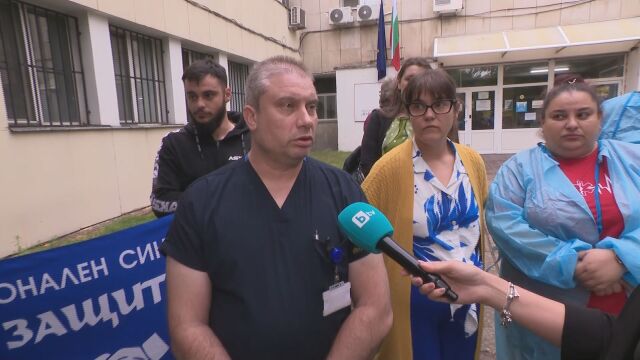 Снимка: Продължават протестите на медиците с искане за достойно заплащане