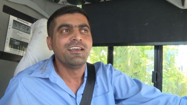 Снимка: „Исках да покажа колко красива е България“: Пакистанецът, който стана TikTok звезда като шофьор в Пловдив