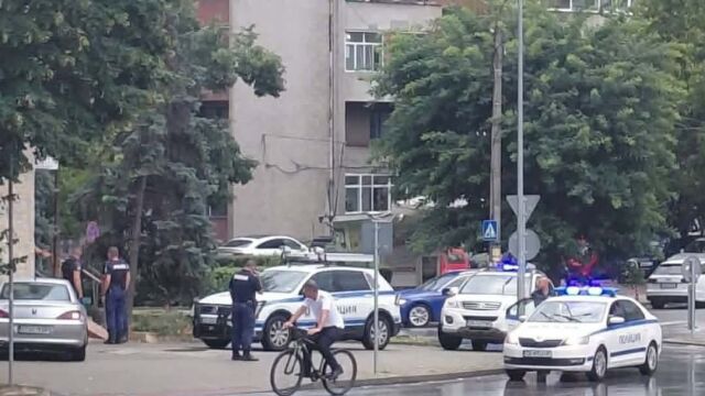 Снимка: Задържаха 38-годишна жена, влязла с пистолет в аптека, за да я обере