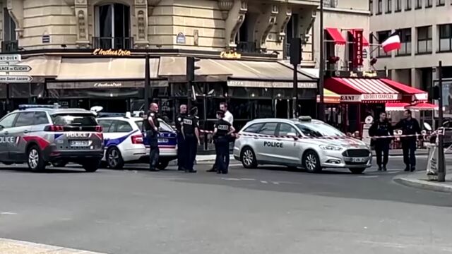 Снимка: С нож във всяка ръка: Мъж нападна три жени, две от тях са тежко ранени (ВИДЕО)