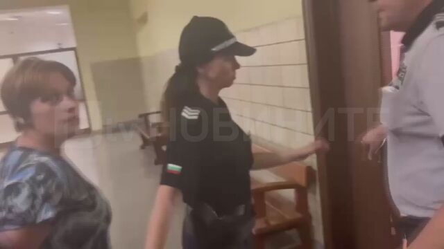 Снимка: До 15 години затвор може да получи жената, опитала да обере аптека. Днес тя се извини