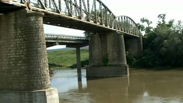 Снимка: Пиян младеж падна с колата си в река до село Бързия