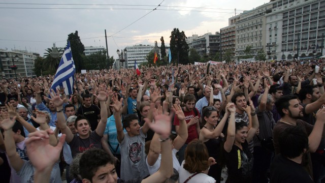 Снимка: Гърците отказват да се примирят с орязаните заплати и пенсии