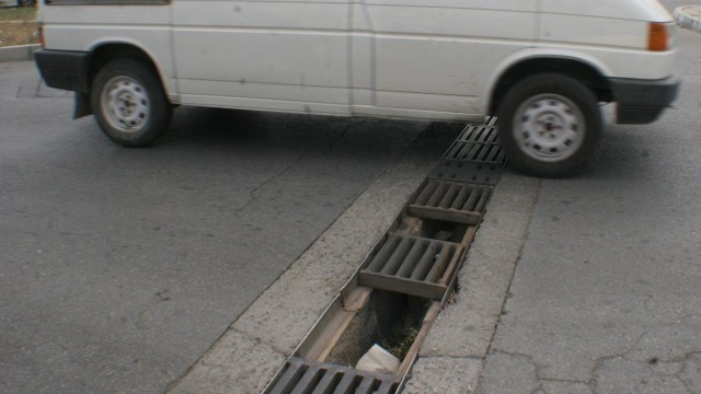 Снимка: Дупките и шахтите без капаци стават потенциални убийци