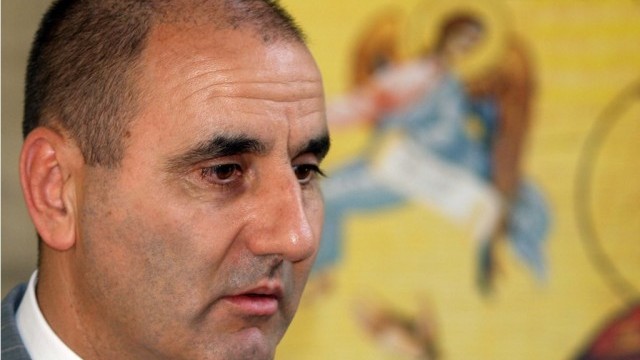 Снимка: Цветанов призова охранителя милионер да се предаде