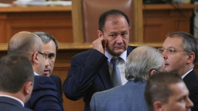 Снимка: БСП започна да обмисля оставката на кабинета