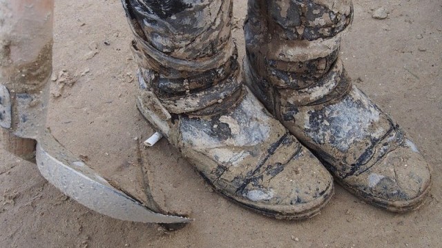 Снимка: Бежанци помагат във възстановяването на „Аспарухово”
