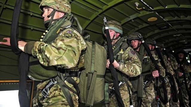 Снимка: Войниците на Нейно Величество се оказаха затлъстели