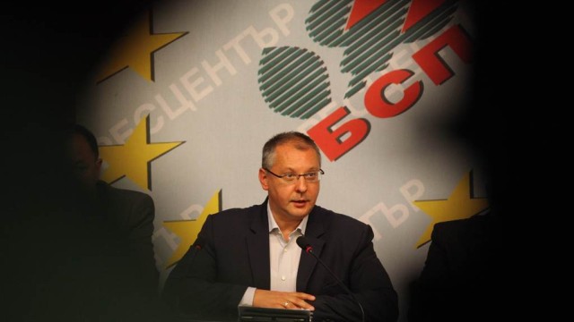 Снимка: Оставката на Станишев – импулс за левицата или фатално закъснял ход