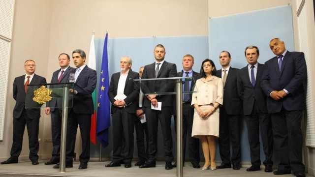 Снимка: Доволният, спасителят и сърдитият
