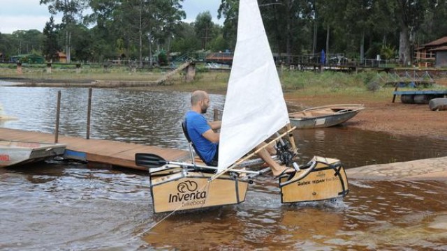 Снимка: Създадоха велосипед-амфибия за суша и вода