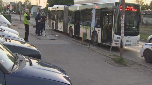 Снимка: Арестуван е нападателят на баща и син в автобус от градския транспорт в София