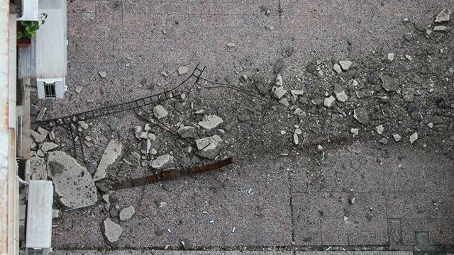 Снимка: Панел падна върху детска площадка в Стара Загора (СНИМКИ)
