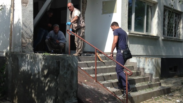 Снимка: Бомба избухна пред изпълнителна агенция в София (ОБНОВЕНА)