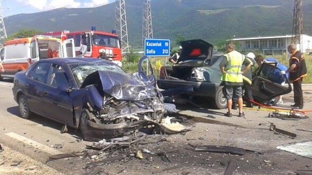Снимка: Трима от ранените край Дъбово остават в тежко състояние