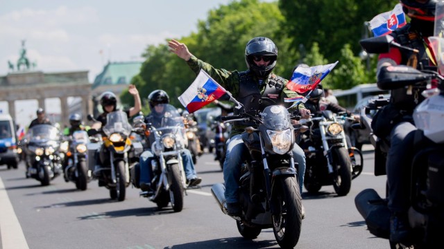 Снимка: Трябва ли походът на „Нощните вълци“ да мине през България
