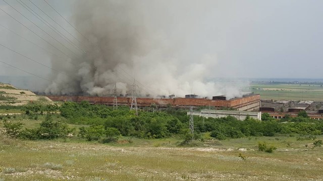 Снимка: Пожарът край Пловдив продължава да гори