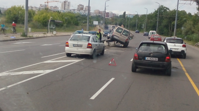 Снимка: Поредният автоакробат...