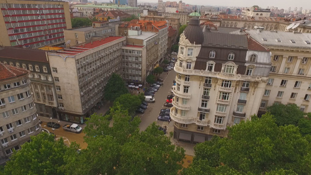 Снимка: Как с искова молба, намерена от огняр и чистачка в Никопол, отнеха апетитен имот на ул. „Съборна” в София