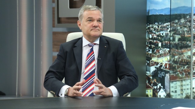 Снимка: Румен Петков: Борисов постъпи цинично, не може да сравняваш с Левски с мигрантите