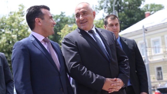 Снимка: Правителството одобри текста на договора с Македония