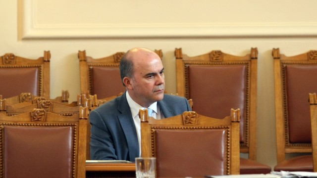 Снимка: Бисер Петков: Регионалните програми за заетост ще дадат хляб на 2400 безработни