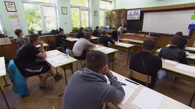 Снимка: Абитуриентите масово недоволни от оценките си по литература на матурите