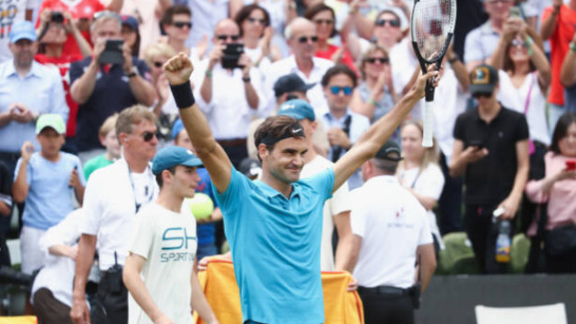 Снимка: Федерер с 98-а титла в кариерата си